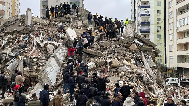 Thổ Nhĩ Kỳ bắt giữ 48 đối tượng cướp bóc sau trận động đất kinh hoàng  ảnh 1
