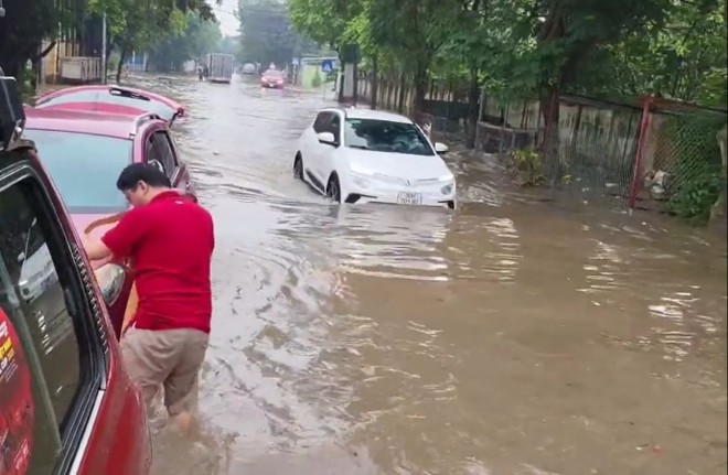 Xe điện được xem là phương tiện lý tưởng tại các đô thị hễ mưa là ngập như Hà Nội, TP.HCM… ảnh 7
