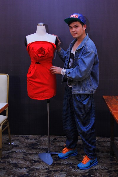 Chiêu "hô biến" áo sơ mi độc đáo của thí sinh Project Runway ảnh 1 Chiêu "hô biến" áo sơ mi độc đáo của thí sinh Project Runway ảnh 1