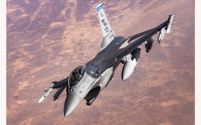 F-16 Mỹ chặn oanh tạc cơ và tiêm kích Nga gần Alaska ảnh 1