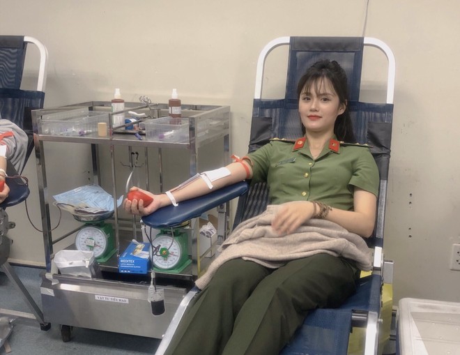Nữ cán bộ Công an Hà Nội kịp thời hiến nhóm máu hiếm cứu người ảnh 1