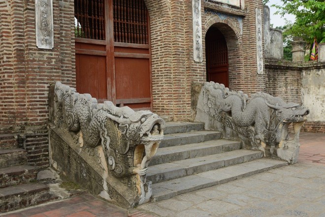 Bộ thành bậc đền Cổ Loa có niên đại 1732 là bộ thành bậc duy nhất trên cả nước gắn với di tích nổi tiếng, thờ Đức vua An Dương Vương - vị vua lập nên nhà nước Âu Lạc, thế kỷ 3 Trước Công nguyên