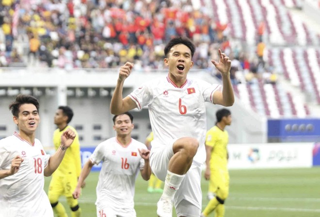 Minh Khoa (6) ấn định chiến thắng 2-0 cho U23 Việt Nam trước U23 Malaysia