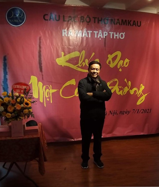 Nhà thơ Lôi Vũ tại buổi ra mắt tập thơ của CLB thơ Namkau