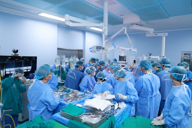 150 y bác sĩ Bệnh viện 108 tham gia ca phẫu thuật hiến ghép tạng ngày 30 Tết