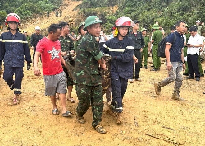 Sự cố sạt lở đất ở Hà Tĩnh khiến 3 người tử vong, 4 người bị thương