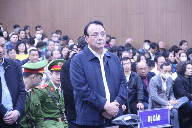 Chủ tịch Tân Hoàng Minh - Bị cáo Đỗ Anh Dũng.