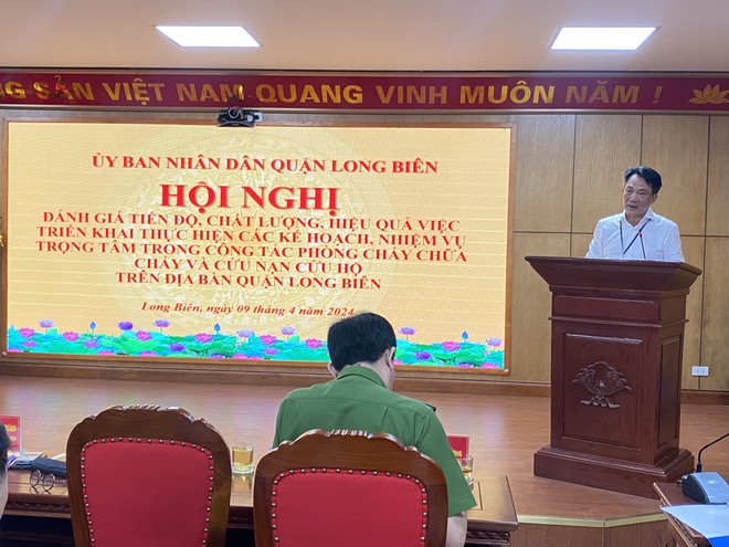 Đồng chí Nguyễn Mạnh Trình, Phó Chủ tịch UBND quận Long Biên phát biểu tại Hội nghị