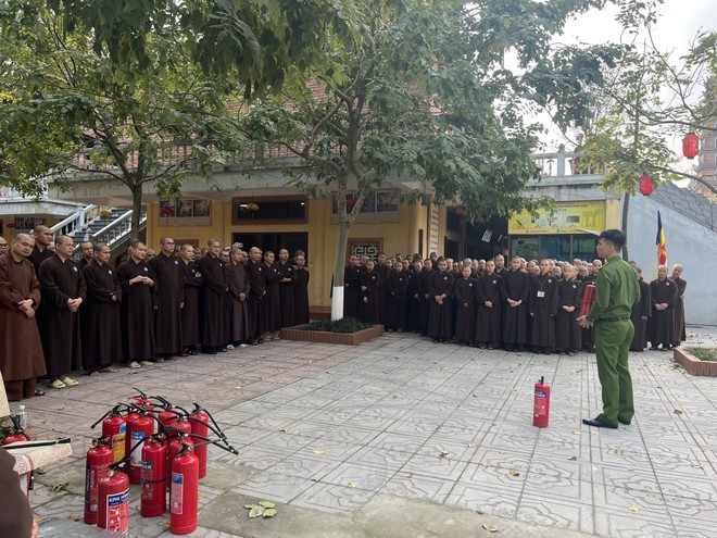 Các tăng ni Phật tử cũng là “cánh tay nối dài” của lực lượng Cảnh sát PCCC trong công tác tuyên truyền an toàn PCCC