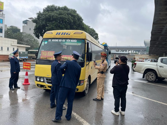 Kiểm soát chặt người điều khiển phương tiện để chặn vi phạm nồng độ cồn, ma túy