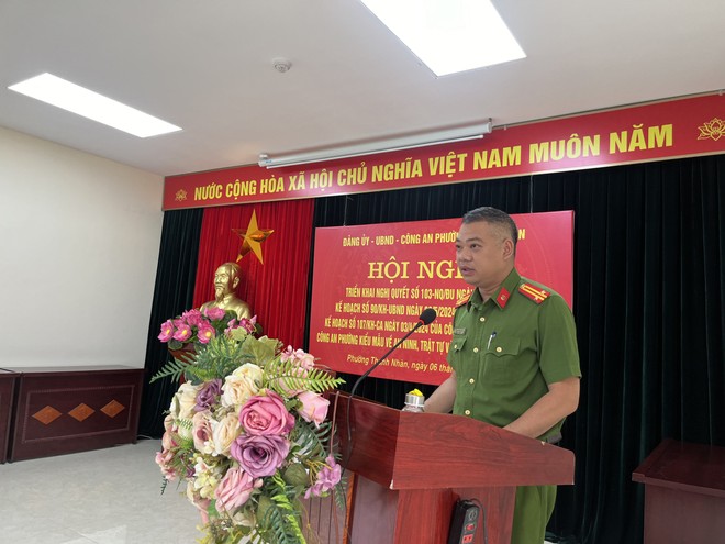 Trung tá Nguyễn Anh Tuấn - Trưởng Công an phường Thanh Nhàn triển khai các kế hoạch xây dựng Công an phường kiểu mẫu