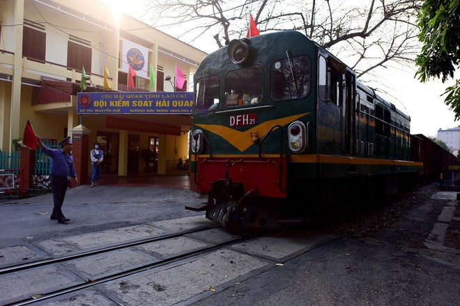 Sẽ nối ray để đường sắt chạy thông từ Việt Nam đi Trung Quốc từ ga Lào Cai đến Hà Khẩu Bắc