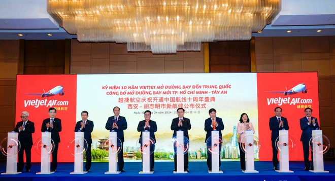 Chủ tịch Quốc hội Vương Đình Huệ cùng đoàn lãnh đạo cấp cao Việt Nam - Trung Quốc tham dự lễ kỷ niệm 10 năm bay Trung Quốc và công bố đường bay TP. Hồ Chí Minh - Tây An của Vietjet