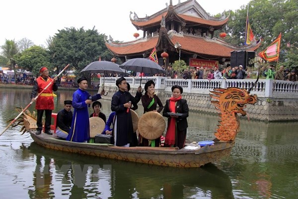 Đoàn lê của làng Lim trong ngày đầu xuân Quý Mão