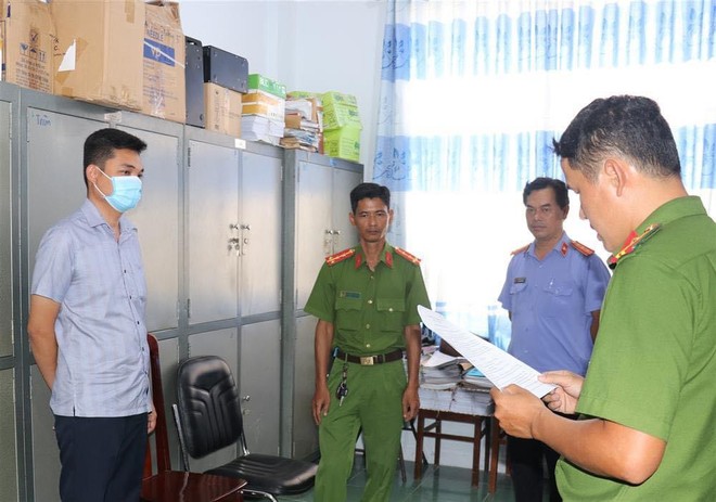 Cơ quan điều tra thi hành lệnh bắt giữ Huỳnh Thắng, Giám đốc chiếm đoạt 987 lượng vàng trị giá 35 tỷ đồng