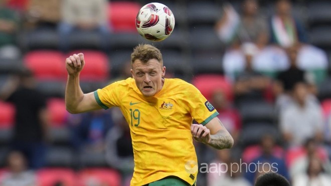 4. Harry Souttar (Australia). Là cầu thủ châu Á nhưng Harry Souttar có thể hình rất châu Âu với chiều cao 1m98. Trung vệ này thực sự là thách thức với những hàng công ưa bóng bổng. Mới 25 tuổi, Souttar đã là thủ lĩnh hàng phòng ngự Australia và được dự đoán sẽ còn giúp đội nhà tiến xa.