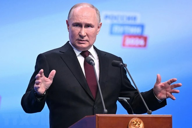 Tổng thống Nga Vladimir Putin trong cuộc họp báo tại Matxcơva sau khi kết quả bầu cử được công bố