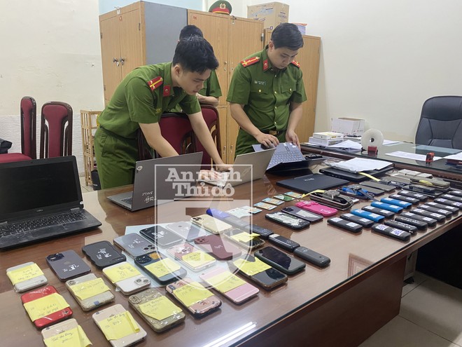 Số điện thoại này được sử dụng để nhận điện thoại đặt hàng mua dâm của khách có nhu cầu