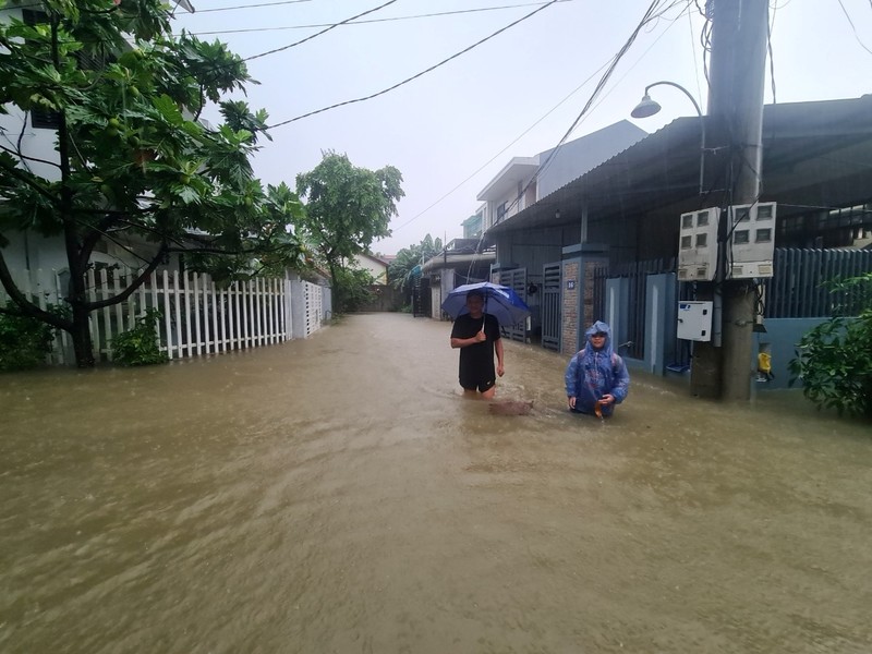 Nước lũ sông Hương cuồn cuộn đổ về Huế, vượt đỉnh lũ năm 2022 | Báo điện tử  An ninh Thủ đô