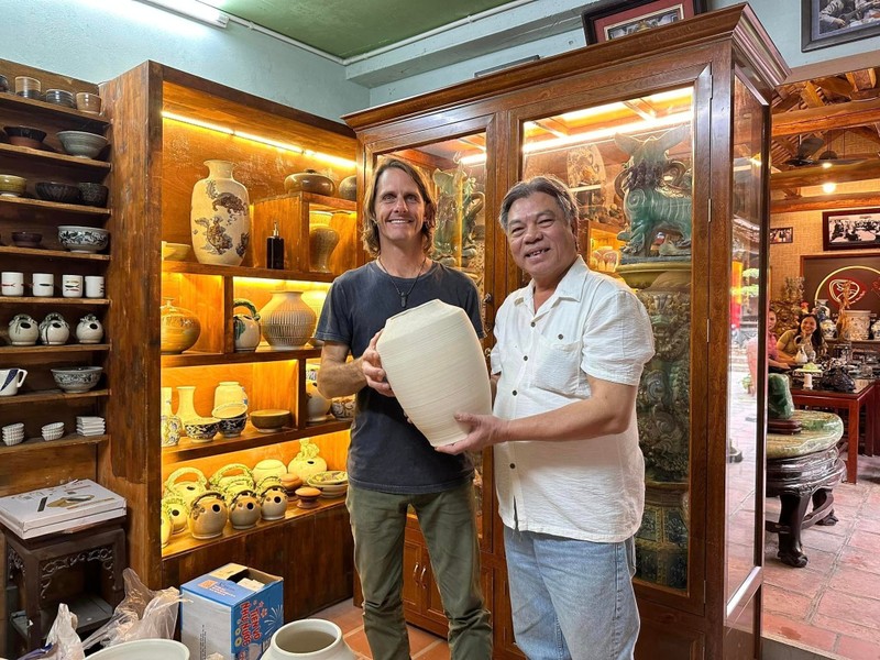 Nghệ Nhân Gốm Tô Thanh Sơn: Gốm Bát Tràng Biến Hóa Nhưng Vẫn Giữ Hồn Cốt  Dân Tộc | Báo Điện Tử An Ninh Thủ Đô