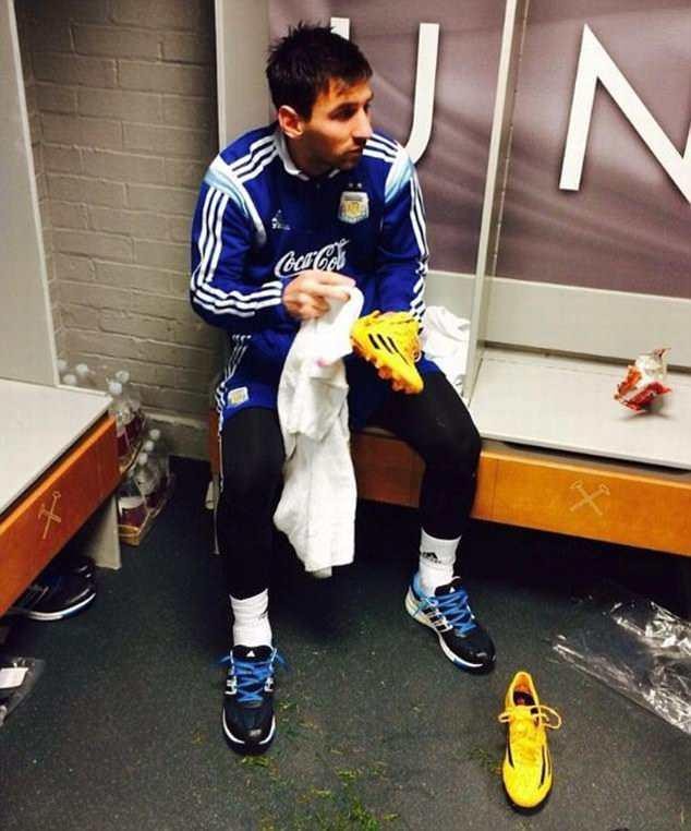 Với mu treo ảnh Messi đẹp mắt, bạn không chỉ là người hâm mộ bóng đá đích thực, mà còn là người có gu thẩm mỹ cao!