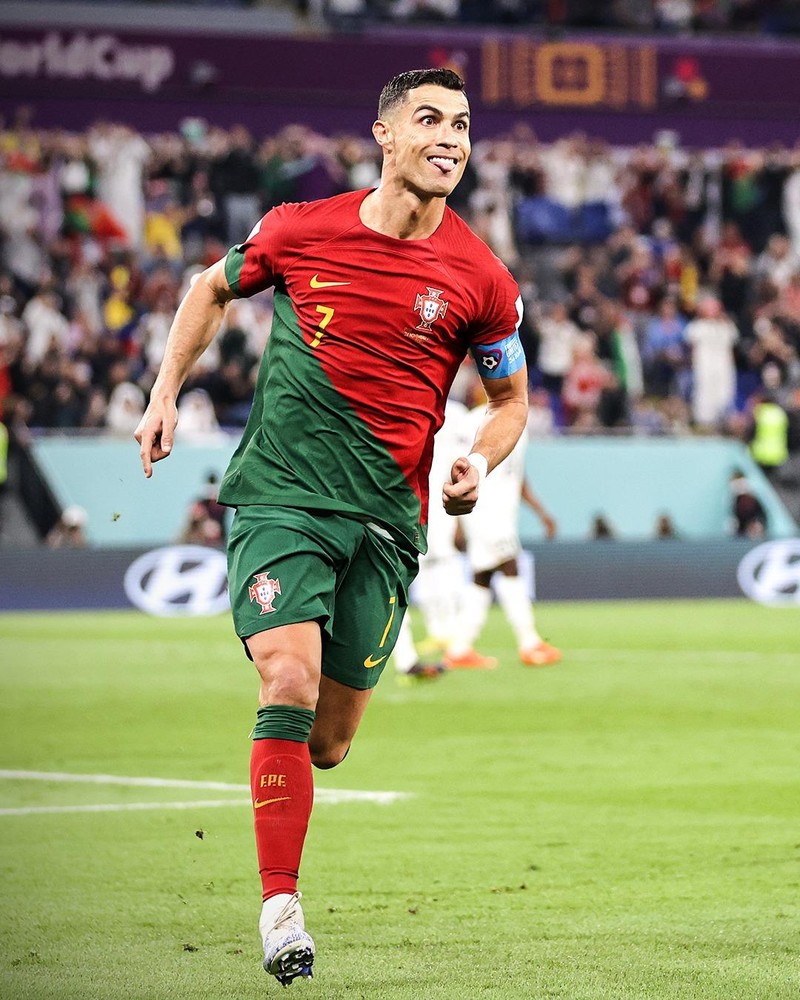 Ronaldo đã thể hiện sự xuất sắc của mình trong nhiều kỳ World Cup. Anh luôn là niềm hy vọng của đội tuyển Bồ Đào Nha và đã giúp đội để lại nhiều kỷ niệm khó quên. Xem hình ảnh liên quan đến những kỳ tích của Ronaldo tại World Cup sẽ khiến bạn cảm thấy thêm phấn khích.